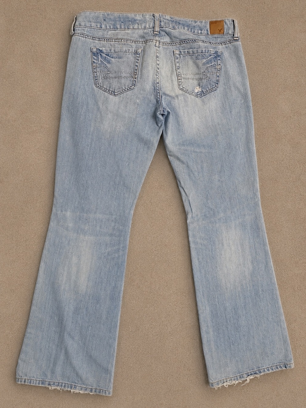 American Eagle Favorite Boyfriend Distressed Jeans Size 8 Light Wash - Picture 3 of 10